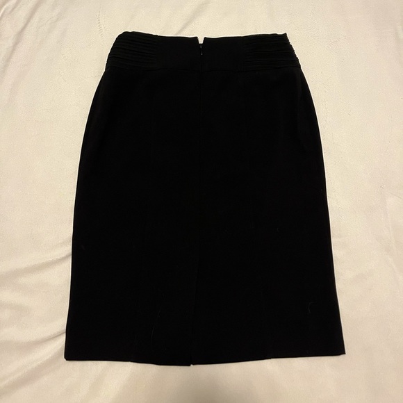 Le Chateau classic pencil skirt - Picture 3 of 5